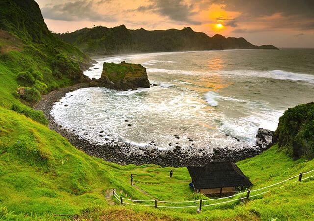 7 Pantai Cantik Ini Ada Di Jawa Tengah Loh, Kapan Mau Kesana? - JELAJAH ...